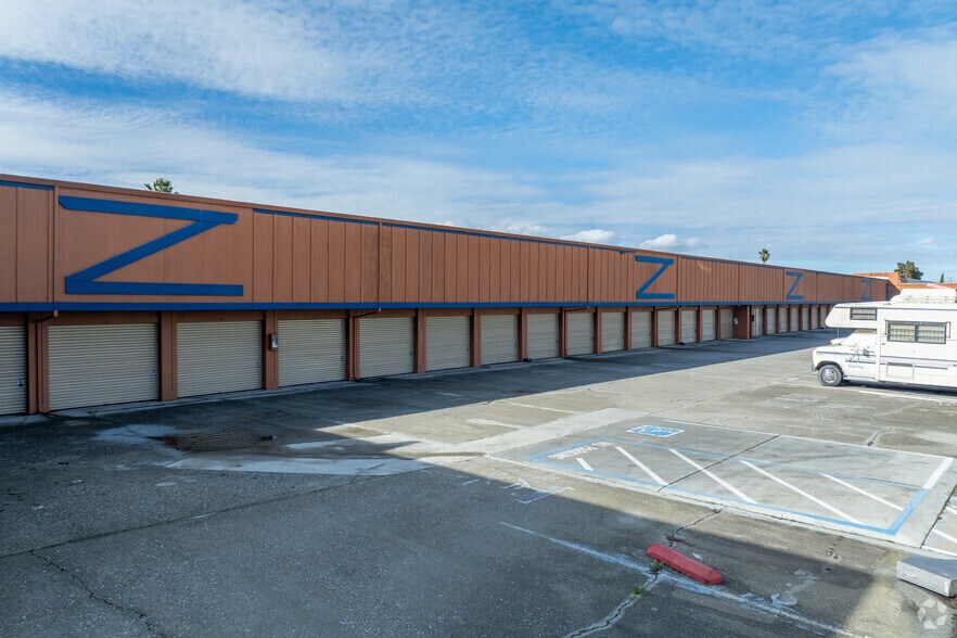 More Photos Of 2285 Tully Rd, San Jose Self Storage For Sale