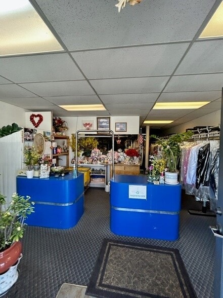 More Photos Of 13748 Center St, Carmel Valley Office Residential For Lease