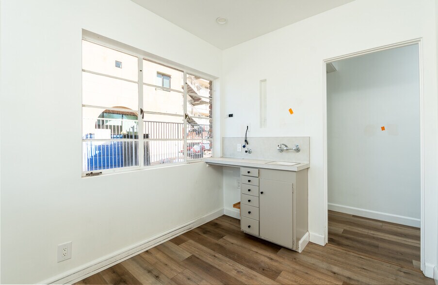 More Photos Of 2028 Lake Ave, Altadena Medical For Sale