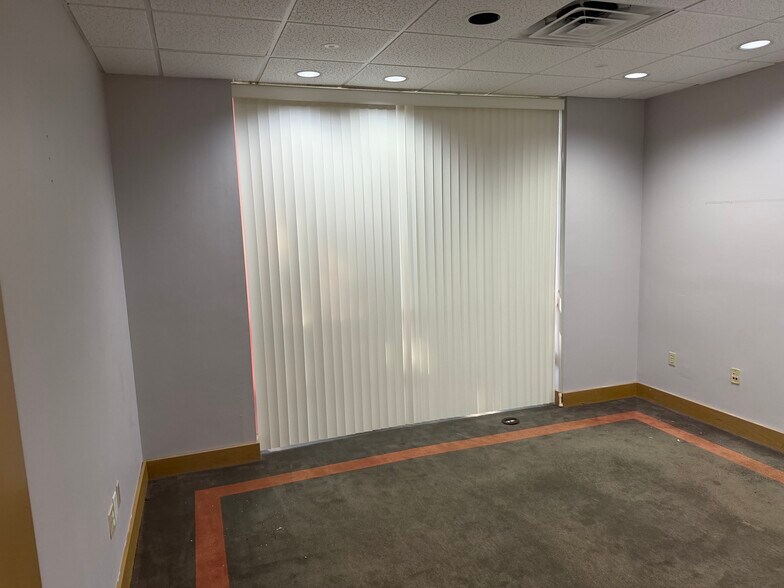 More Photos Of 2700 NW 43rd St, Gainesville Office For Lease