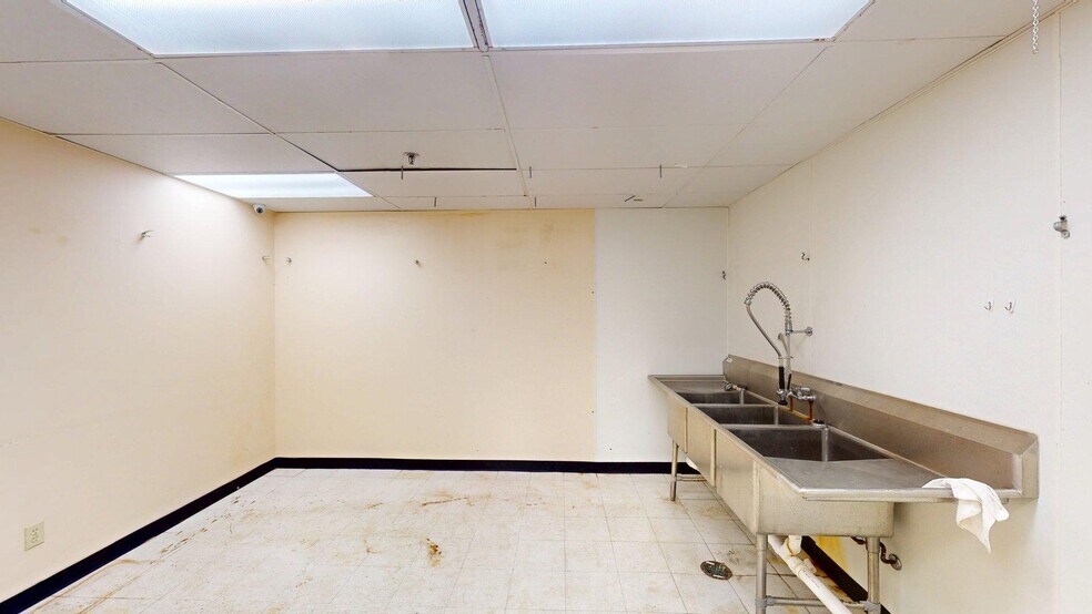 More Photos Of 3430 Constitution Dr, Springfield Warehouse For Lease
