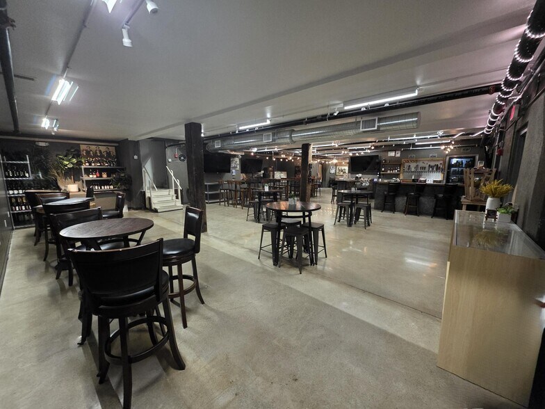 More Photos Of 127-133 E Market St, Sandusky Storefront For Lease