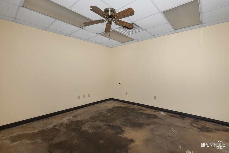 More Photos Of 2200 5th St, Wichita Falls Warehouse For Sale