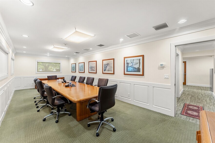 More Photos Of 525 N Harbor City Blvd, Melbourne Office For Sale