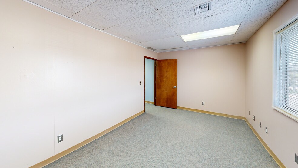 More Photos Of 32969 Hamilton Ct, Farmington Hills Office For Sale