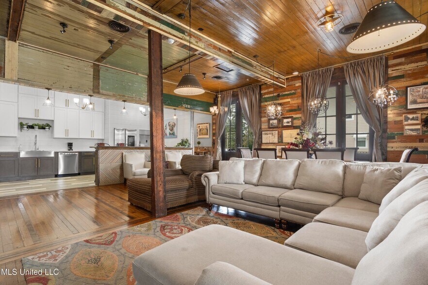 More Photos Of 647 Howard Ave, Biloxi Office Residential For Sale
