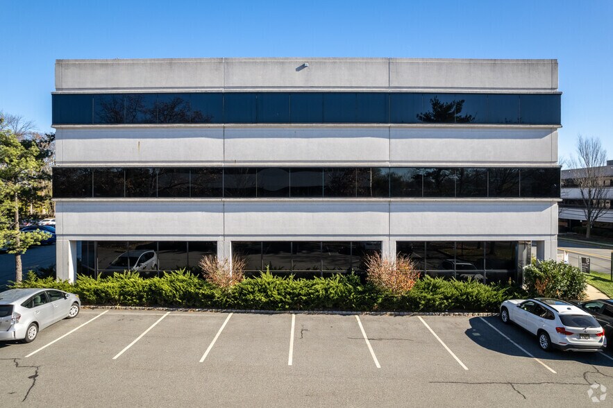 More Photos Of 140 Littleton Rd, Parsippany Office For Lease