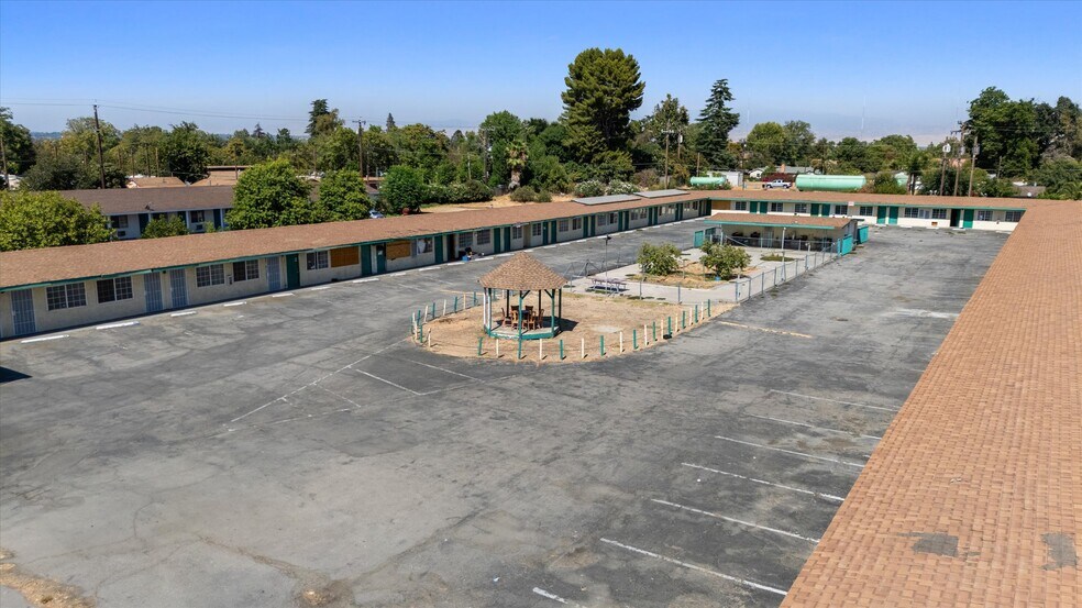 More Photos Of 1010 S Union Ave, Bakersfield Hotel For Sale