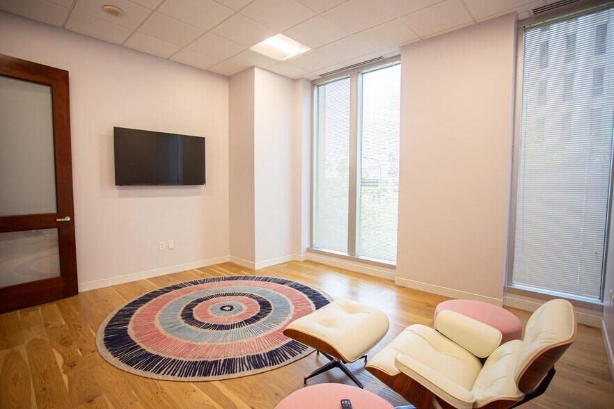 More Photos Of 450 S Orange Ave, Orlando Office For Lease