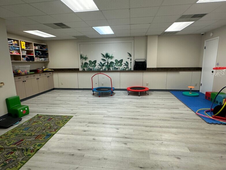 More Photos Of 1401 Applewood Dr, Dalton Medical For Lease