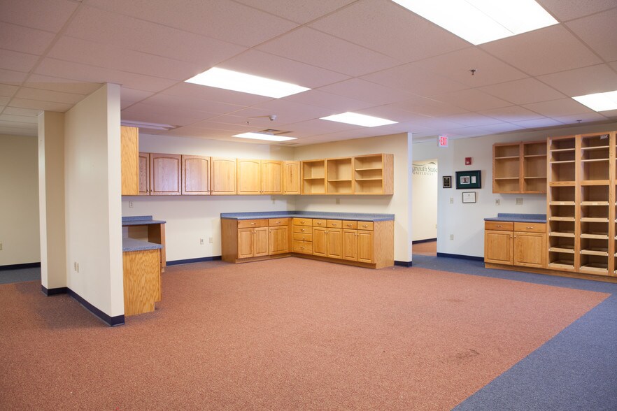 More Photos Of 2 Pillsbury St, Concord Office For Lease