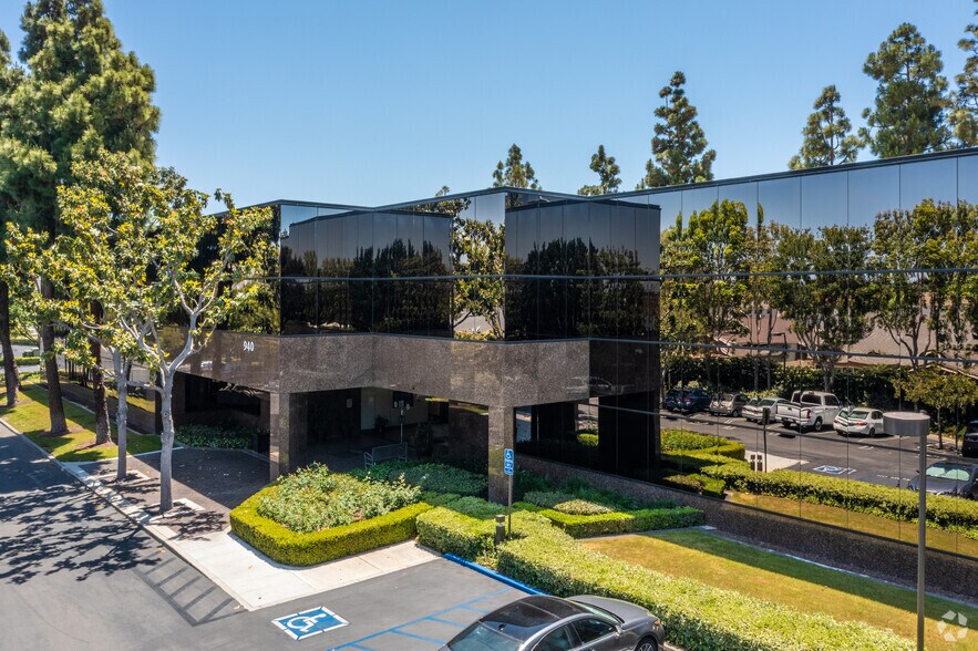 More Photos Of 940 S Coast Dr, Costa Mesa Office For Lease