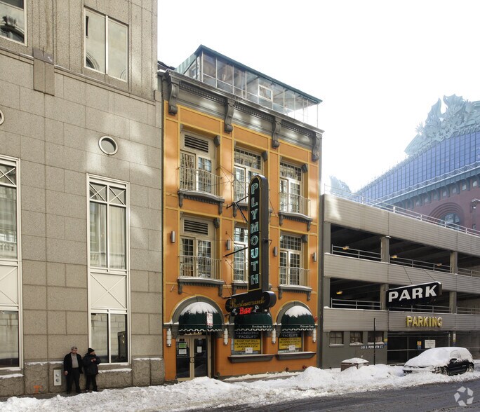 More Photos Of 327 S Plymouth Ct, Chicago General Retail For Lease