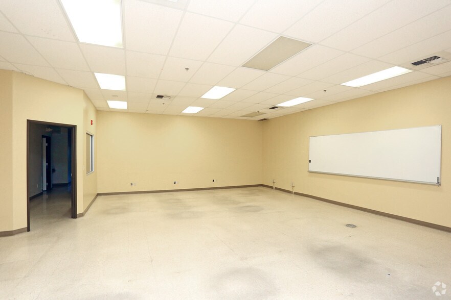 More Photos Of 1901 Chester Ave, Bakersfield Office For Sale