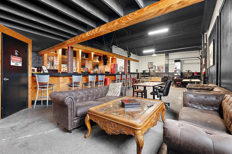 More Photos Of 16387–16395 Harper ave @ Harper Ave and Whittier Ave, Detroit Bar For Sale