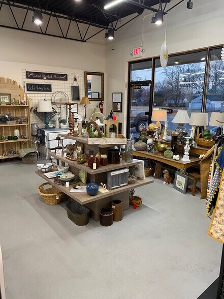 More Photos Of 7507 N 2nd St, Machesney Park Storefront Retail Office For Lease