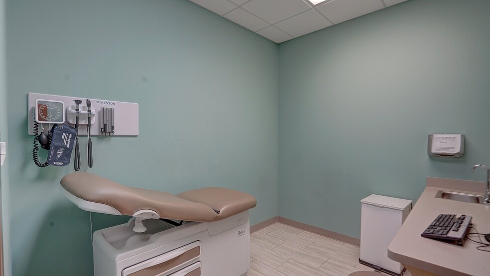 More Photos Of 3230 Interstate 30, Mesquite Medical For Lease