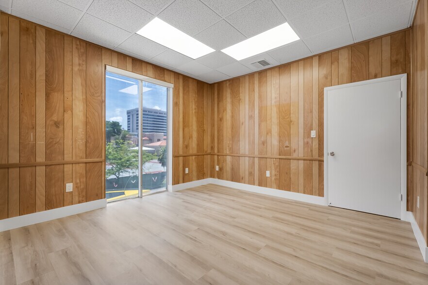 More Photos Of 117 Majorca Ave, Coral Gables Office For Sale
