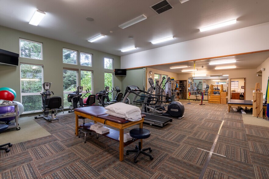 More Photos Of 2645 N 17th St, Coos Bay Medical For Sale