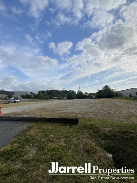 More Photos Of Houser Dr, Fredericksburg Flex For Sale