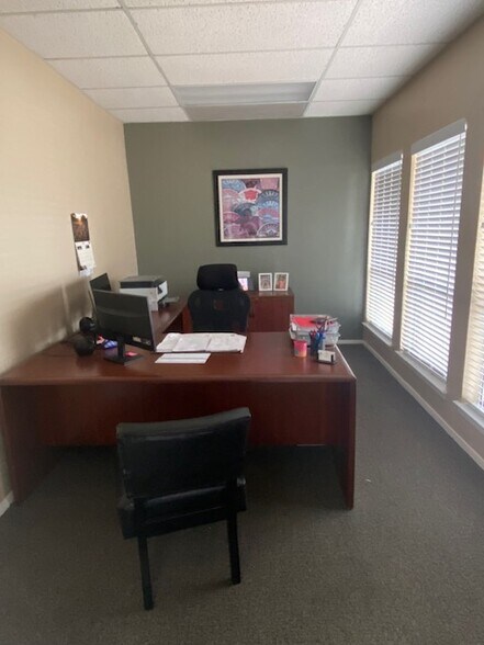 More Photos Of 5818 Balcones Dr, Austin Loft Creative Space For Sale