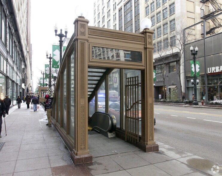 More Photos Of 2 S State St, Chicago Dormitory For Lease