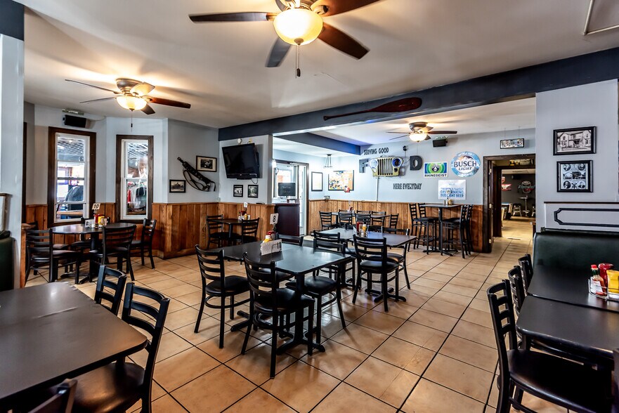 More Photos Of 5527 Oregonia Rd, Oregonia Restaurant For Sale