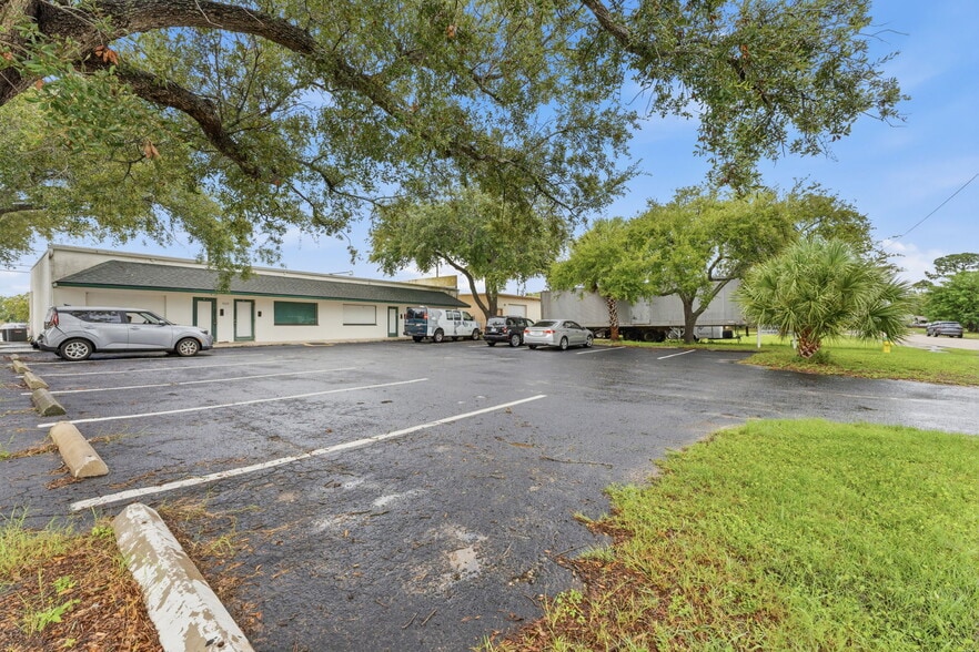 More Photos Of 4669 73rd Ave, Pinellas Park Office For Sale