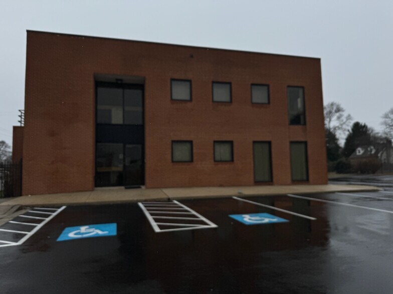 More Photos Of 14 NW Wellham Ave, Glen Burnie Office For Lease
