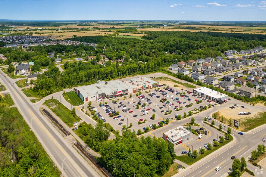 More Photos Of 2305 Av Du Marché, St-Lin-Laurentides Unknown For Lease