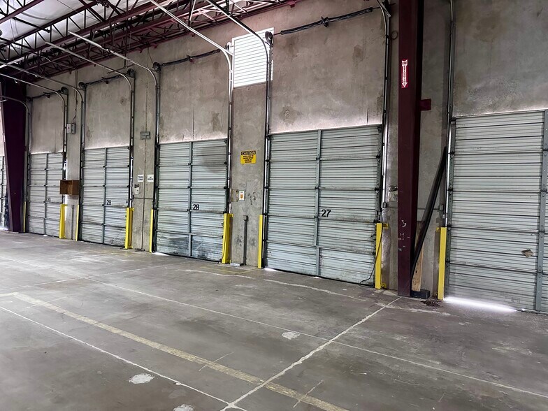 More Photos Of 12018 Auburn Rd, Laredo Distribution For Lease