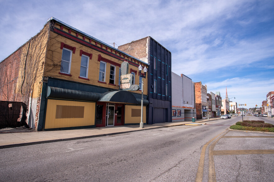 Primary Photo Of 1214 Noble St, Anniston Restaurant For Sale