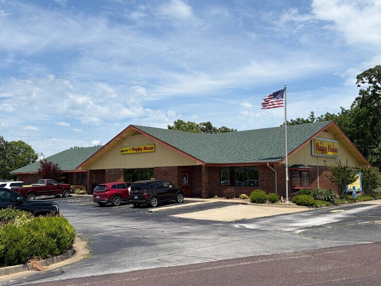 More Photos Of 840 E US Highway 60, Monett General Retail For Sale