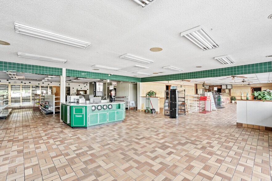 More Photos Of 5 Lane St, Yemassee Storefront For Lease