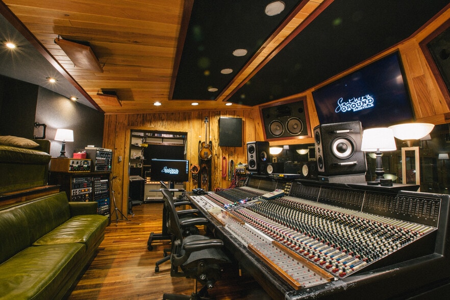 More Photos Of 114-116 17th Ave S, Nashville Office For Sale