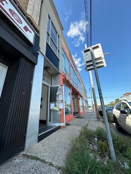 More Photos Of 11-19 Northern Blvd, Great Neck General Retail For Sale