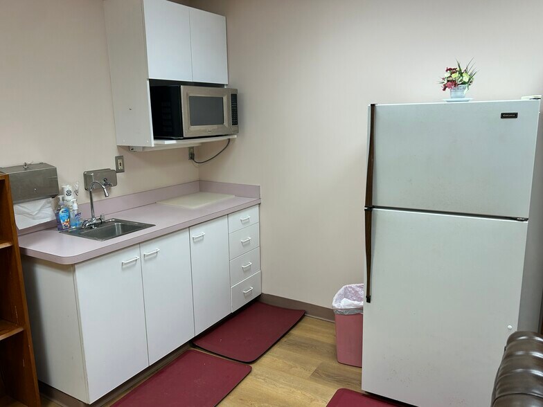 More Photos Of 7350 Van Dusen Rd, Laurel Medical For Sale