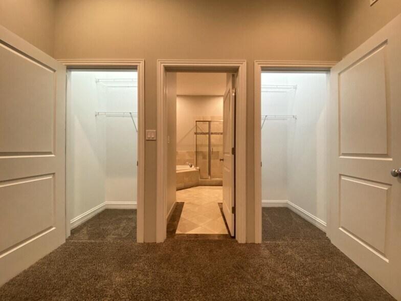 More Photos Of 4651 N Greenview Ave, Chicago Apartments For Lease