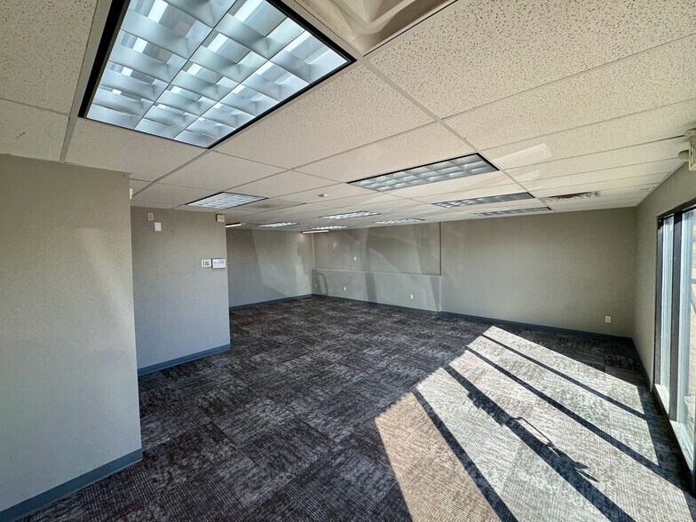 More Photos Of 1020 Ford St, Colorado Springs Showroom For Lease