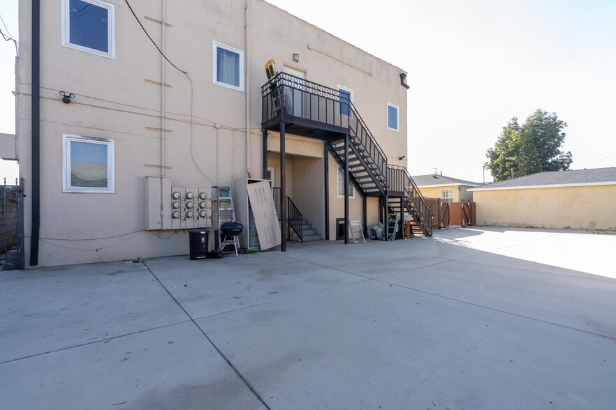 More Photos Of 329 W Magnolia St, Compton Apartments For Sale