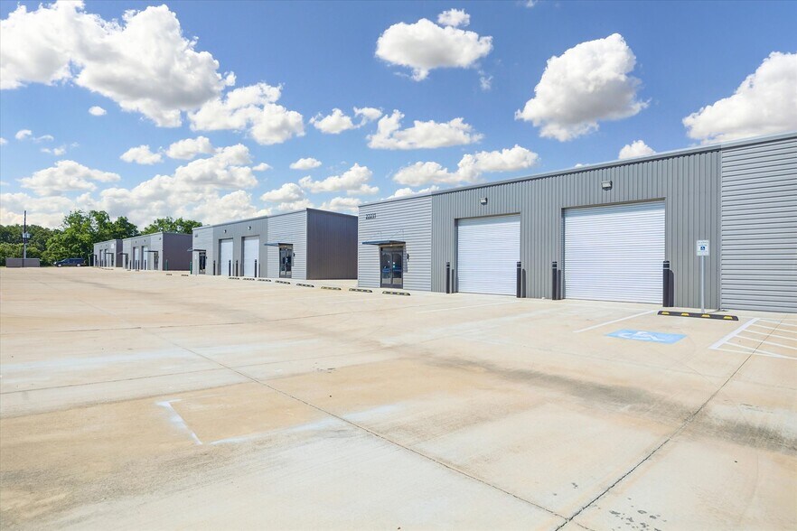 More Photos Of 22215 Mueschke Rd, Tomball Unknown For Lease