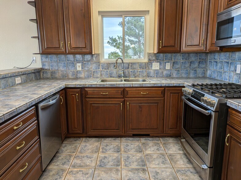 More Photos Of 15507 County Road 10, Fort Lupton Flex For Lease