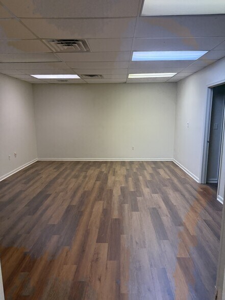 More Photos Of 221 Executive Cir, Savannah Office For Lease