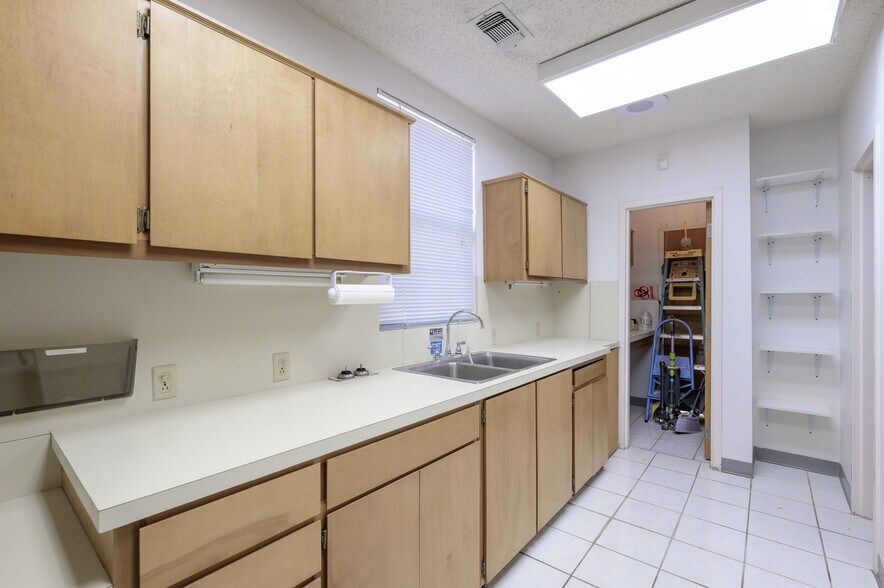 More Photos Of 3415 N Loy Lake Rd, Sherman Medical For Sale