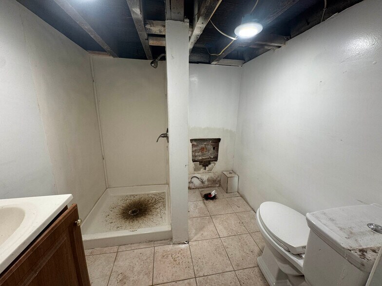 More Photos Of 2527 Greenmount Ave, Baltimore Loft Creative Space For Lease