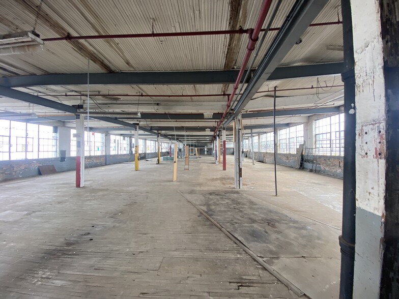 More Photos Of 4850 W Bloomingdale Ave, Chicago Warehouse For Sale