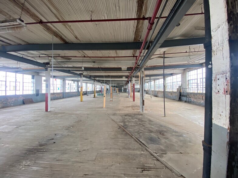 More Photos Of 4850 W Bloomingdale Ave, Chicago Warehouse For Sale