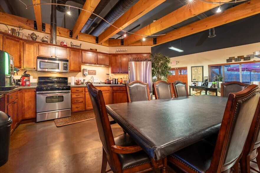More Photos Of 1502 Minnie St, Fairbanks Industrial For Sale