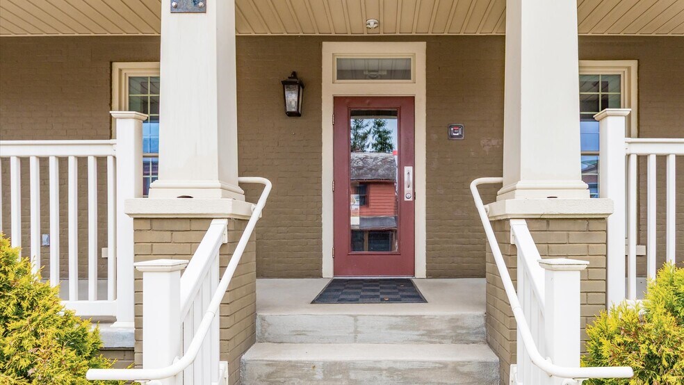 More Photos Of 120 W Main St, Somerset Flex For Sale