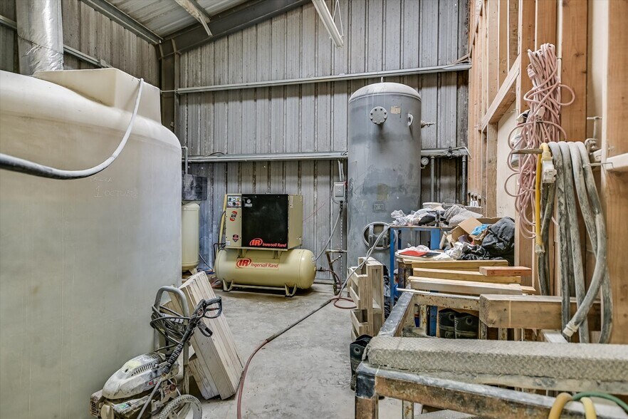 More Photos Of 22108 Odell Fairway Trl, Spicewood Industrial For Sale